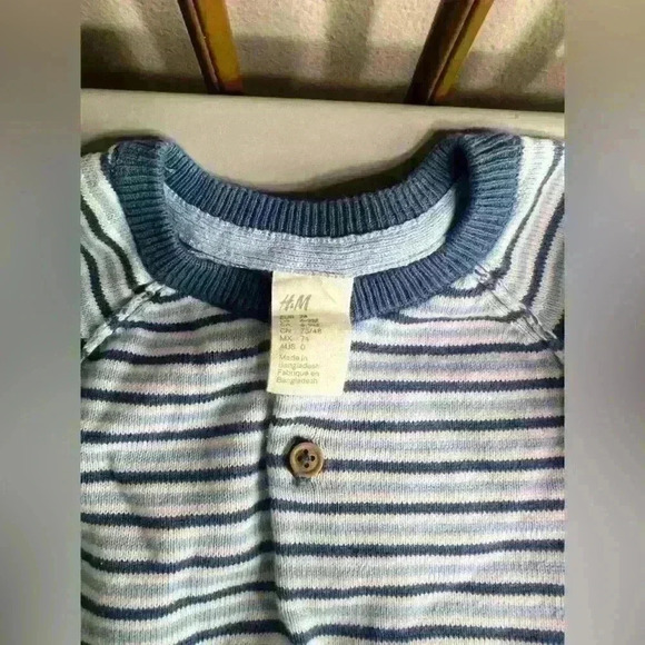 H&M baby boy striped long sleeve blue sweater buttons size 6-9 months no flaws. - Picture 2 of 4
